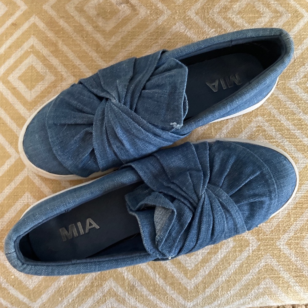 Mia sneakers